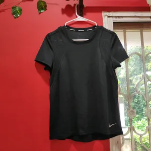 Nike Dry Fit T-shirt In Size M