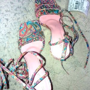 Paisley Print Tie-up Chunkey Heels