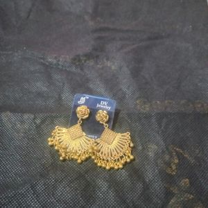 Jumki Type Earings