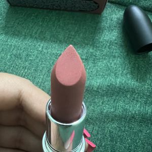 MAC (M.A.CXIMAL) Matte Lipstick “Velvet Teddy”