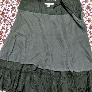 Kneelength Tiered Skirt M