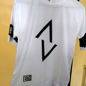 Beautiful White Tshirt For Men And Women