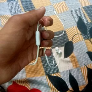 Sony Earphone {WI-C200}