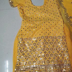 Chikne Kari Kurti Sarara Set