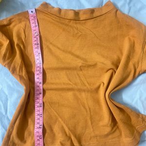 Cropped Mustard Top