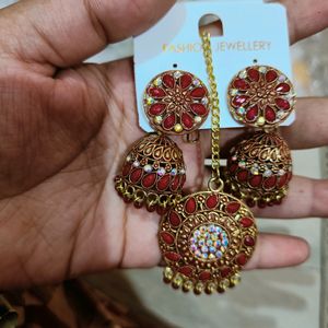 Jhumka With Maang Tikka