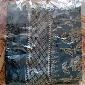 Festive Saree With Golden Print