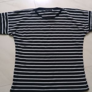 women's Black and white  t-shirt