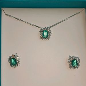 Beautiful Emerald Set