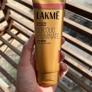 Lakme Glycolic Illuminate Facewash