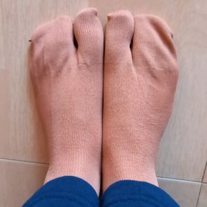 2 Pairs Of Thumb Socks