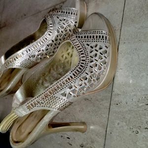 Golden Colour Heel For Wedding, Party Etc