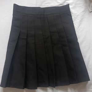 Mrugneni Pleated Short Tennis Skirt