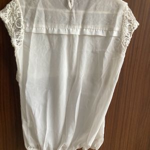 Beautiful White Top From Lee Cooper