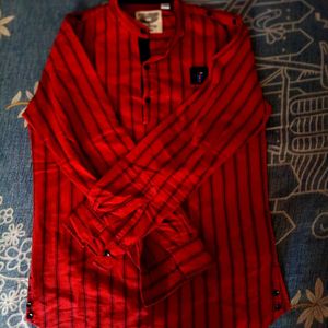 Stylish T-shirt In Red With Dark Blue Strips