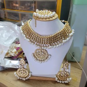 Pearl Necklace With Mang Tika