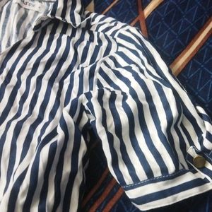 Blue And White Stripes Shirt Top🤍🫐