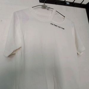 White Tshirt With Short Sleeves