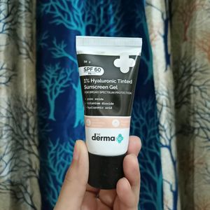 1% Hyaluronic Acid Tinted Sunscreen - The Derma Co