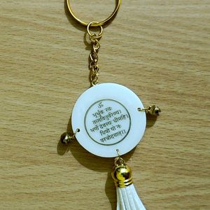 Gayatri Mantra Keychain _Round, White