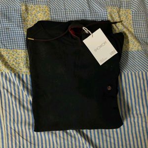 Selling Black Hoodie With  Look And Assured Gift