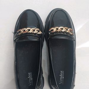 Vendor Women Black Casual Loafers