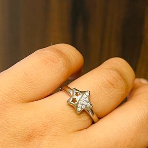 Star shaped silver Stoned ring