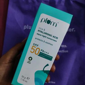 Plum Hyaluronic Acid Sunscreen