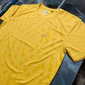 YELLOW SPORTS WEAR TSHIRT