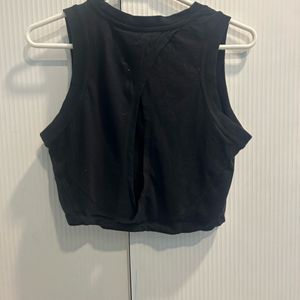 Style Back Croptop In Black