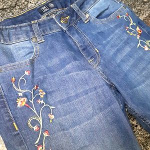 Jeans(skinny)- With Floral Embroidery