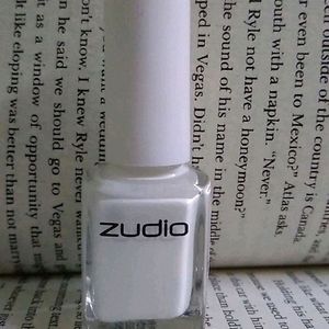 WHITE NAILPOLISH