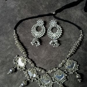 Priti Necklace And Eariings