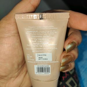 Mama Earth Glow Serum Foundation