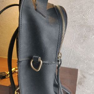 Multipurpose Black Slingbag