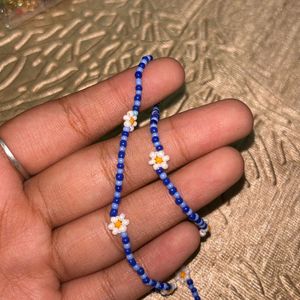 daisy blue necklace