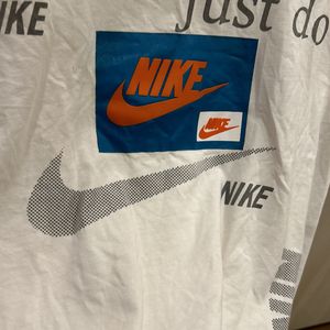 Nike Tshirt (L)