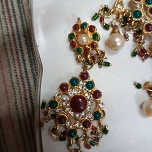 Jewellery Set With Maang Tikka