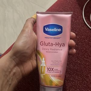 Vaseline Gluta-Hya Body Lotion