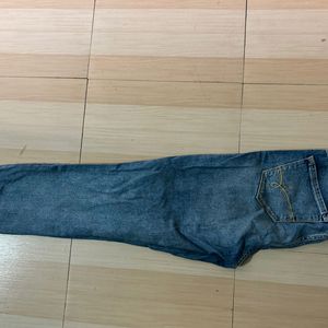 Levis Distressed Straight Fit Jeans