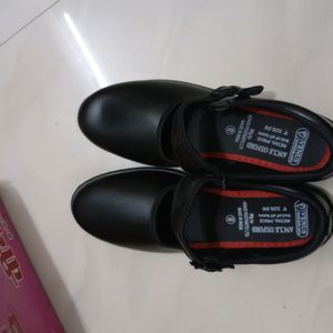 School shoes, Black shoes for girls