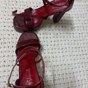 High Heels Maroon ,selling It Due To Size Issues