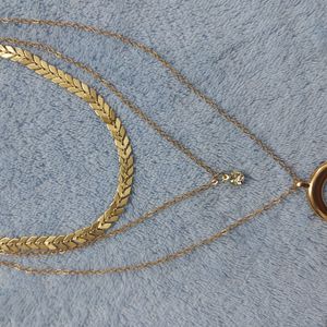 Golden triple layered neckpiece