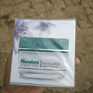 Himalaya Revitalizating Night Cream