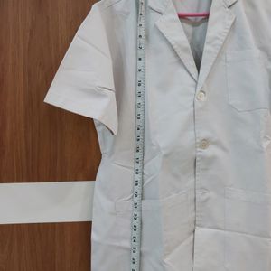 White Apron /Lab Coat With Collar And Pockets