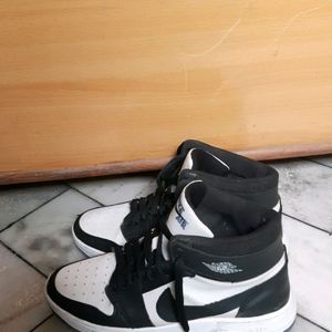 Air Jordan Retro 1 Pandas 🐼