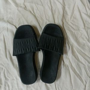 Black Slippers/flipflop/footwear