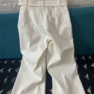 Wide Legged Straight Jeans With Belt