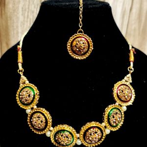 Gold tone traditional choker necklace set