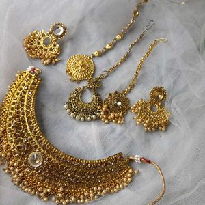 Golden  Necklace  Set